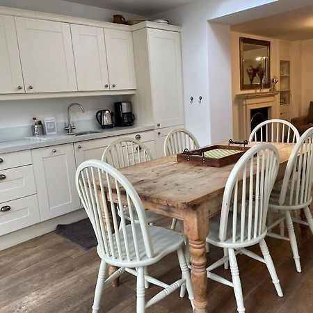 バースBeautiful 3 Bed Basement Flat With Gardenアパートメント エクステリア 写真