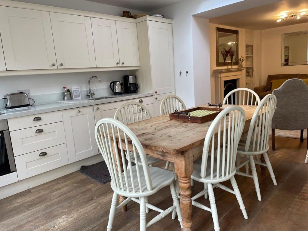 バースBeautiful 3 Bed Basement Flat With Gardenアパートメント エクステリア 写真