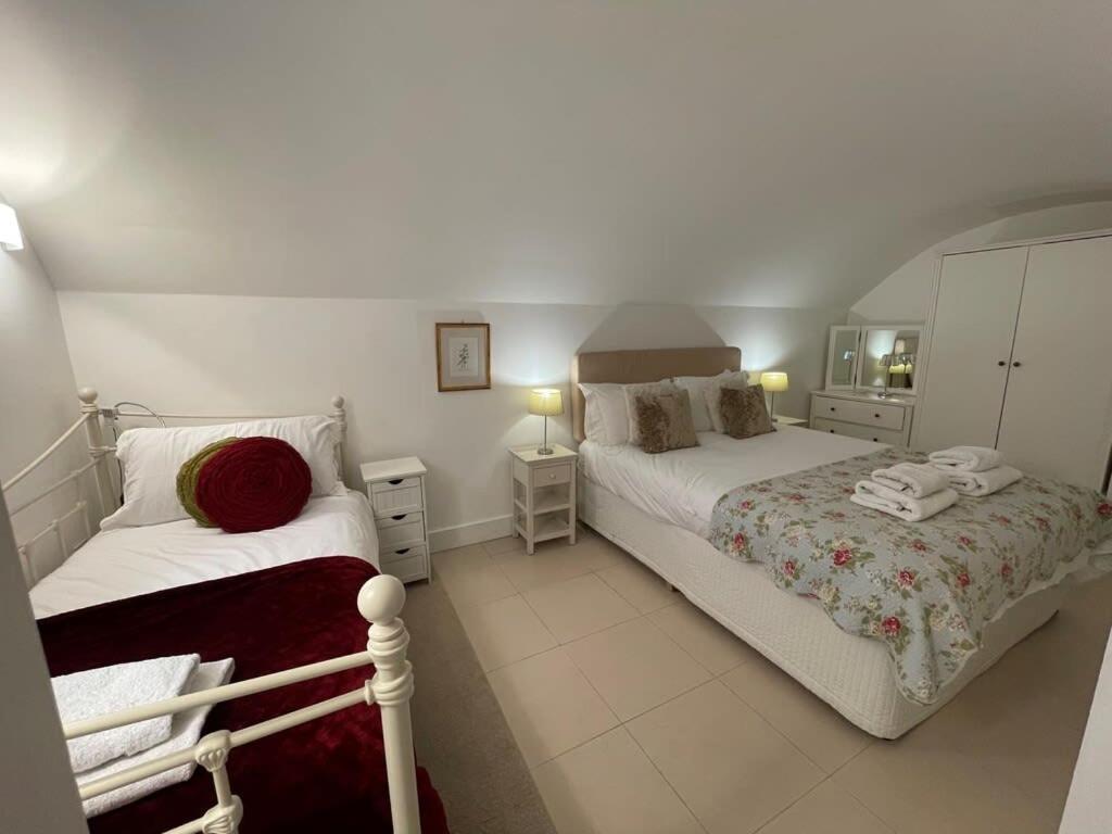 バースBeautiful 3 Bed Basement Flat With Gardenアパートメント エクステリア 写真